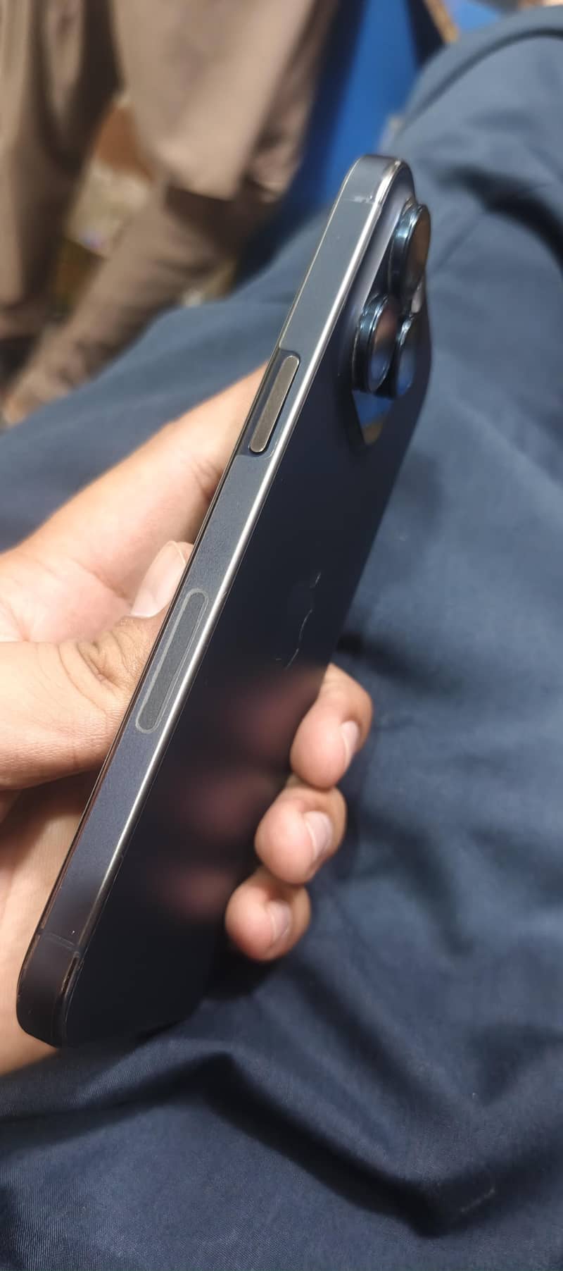 Apple iPhone 15 Pro Max 2