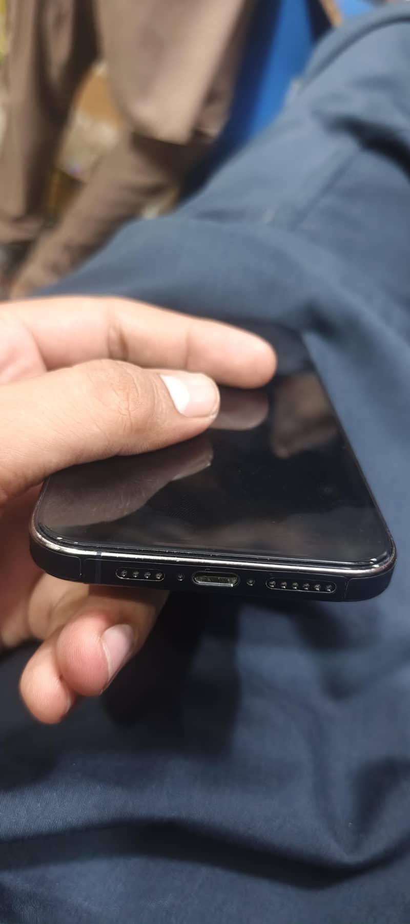 Apple iPhone 15 Pro Max 4