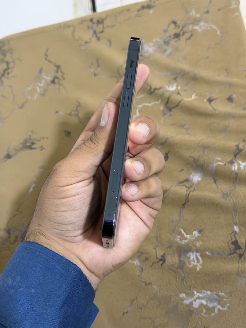 Apple iPhone 12 Pro 3