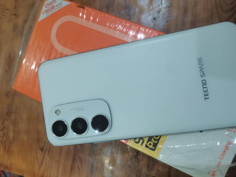 TECNO SPARK 40 PRO PLUS 3