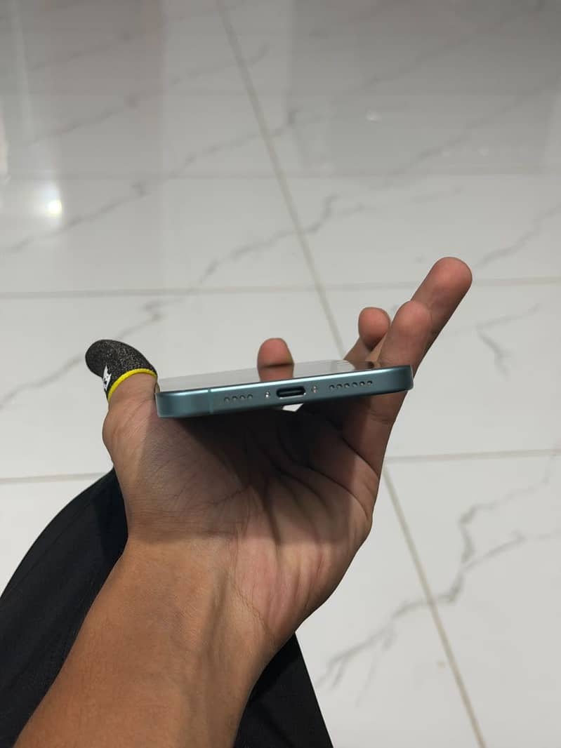 Apple iPhone 16 Plus 1