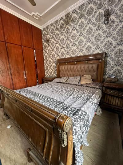 king size wooden bed