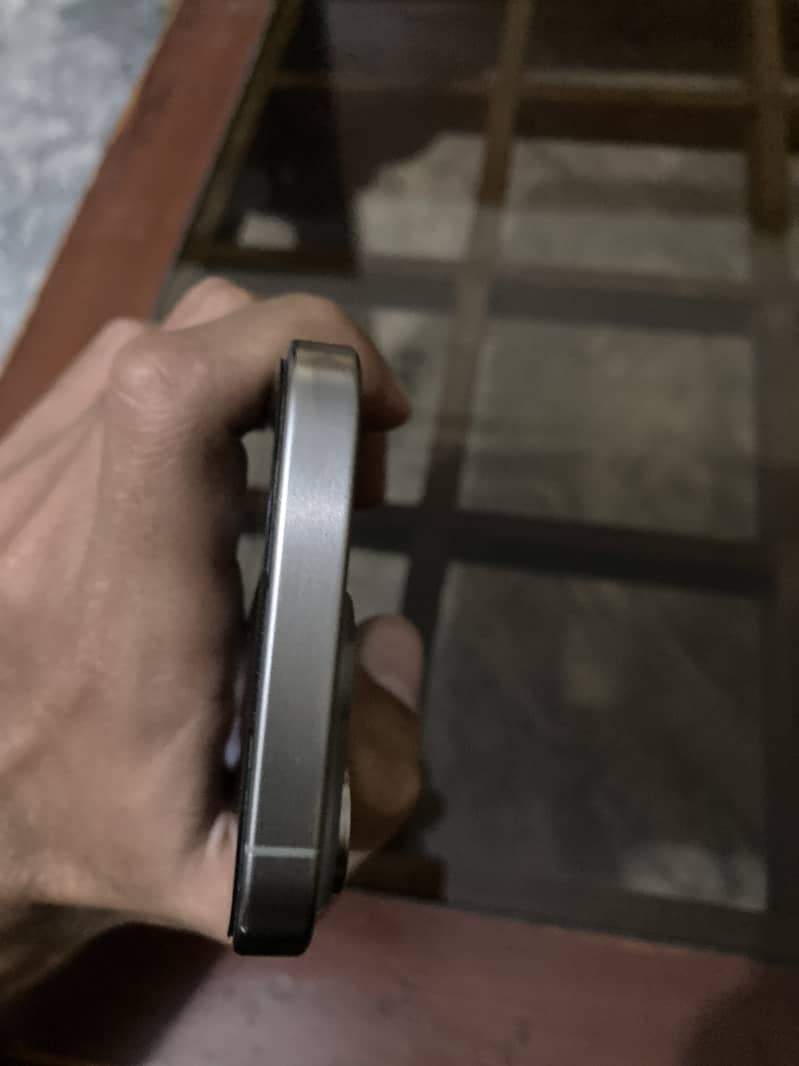 Apple iPhone 15 Pro 2
