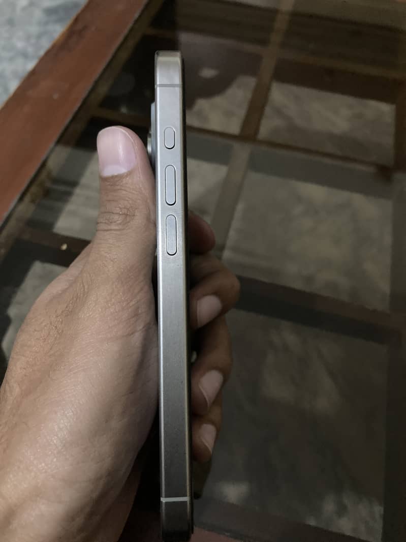 Apple iPhone 15 Pro 3
