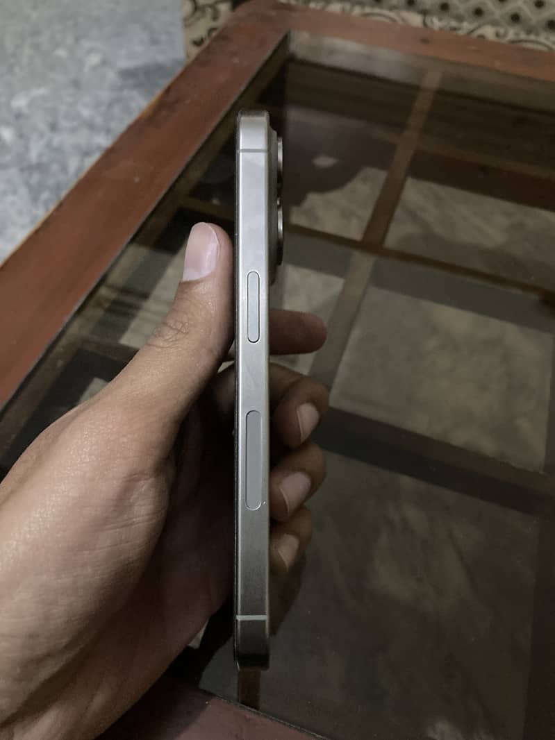 Apple iPhone 15 Pro 4