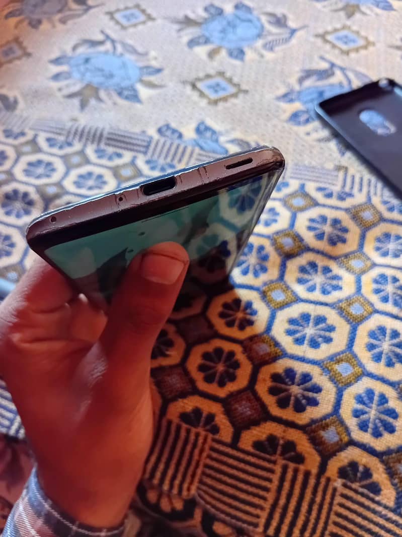 Sharp Aquos Zero 2 1