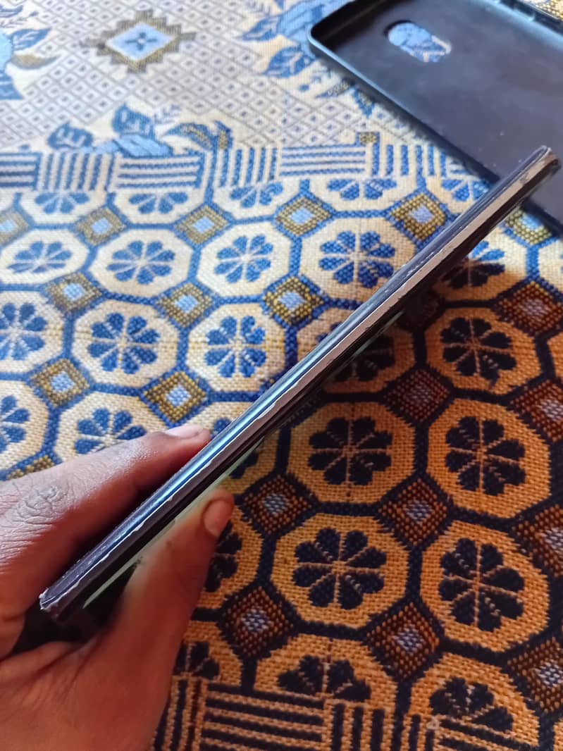 Sharp Aquos Zero 2 4