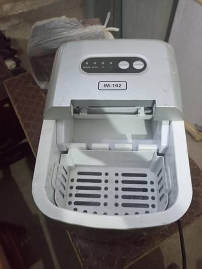 crown ice macker