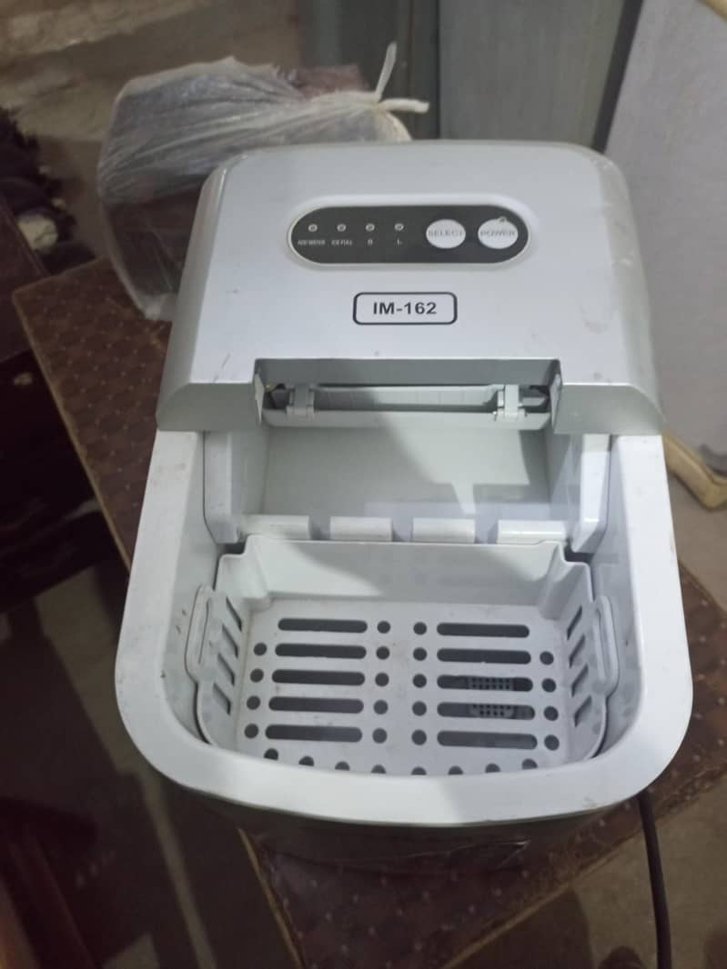 crown ice macker 0