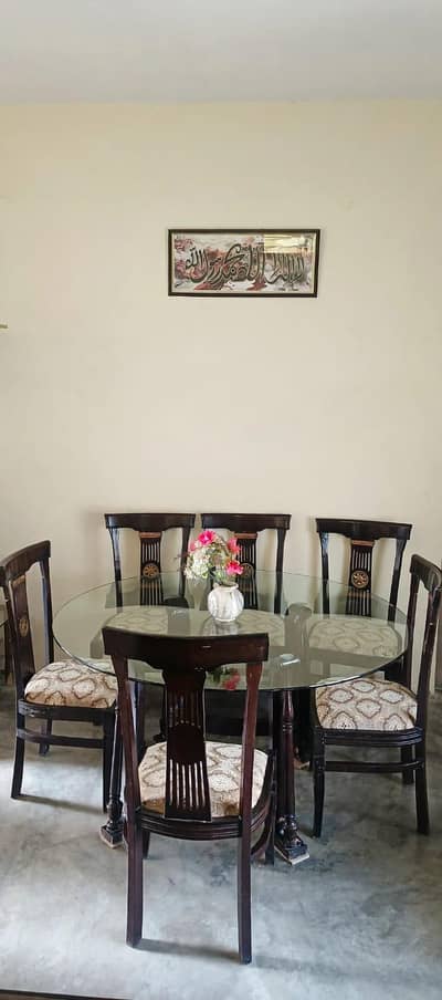 Dinning table with 6 chairs unused 8mm glass