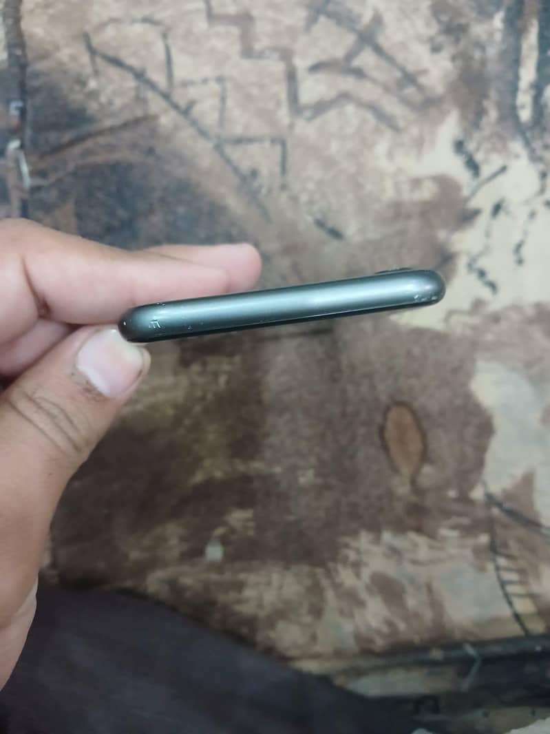 Apple iPhone 8 1