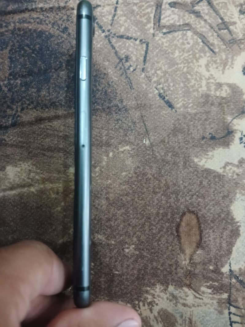 Apple iPhone 8 4