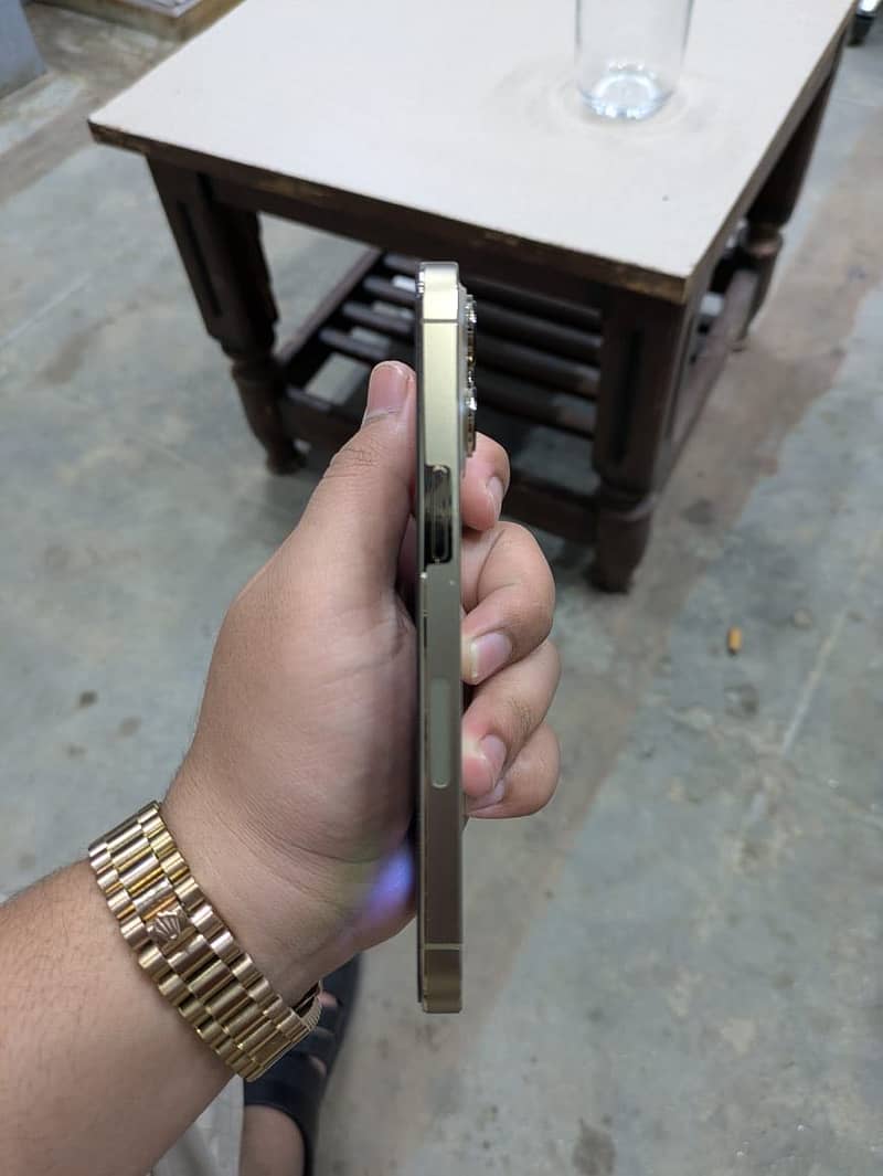iPhone 13 Pro 2