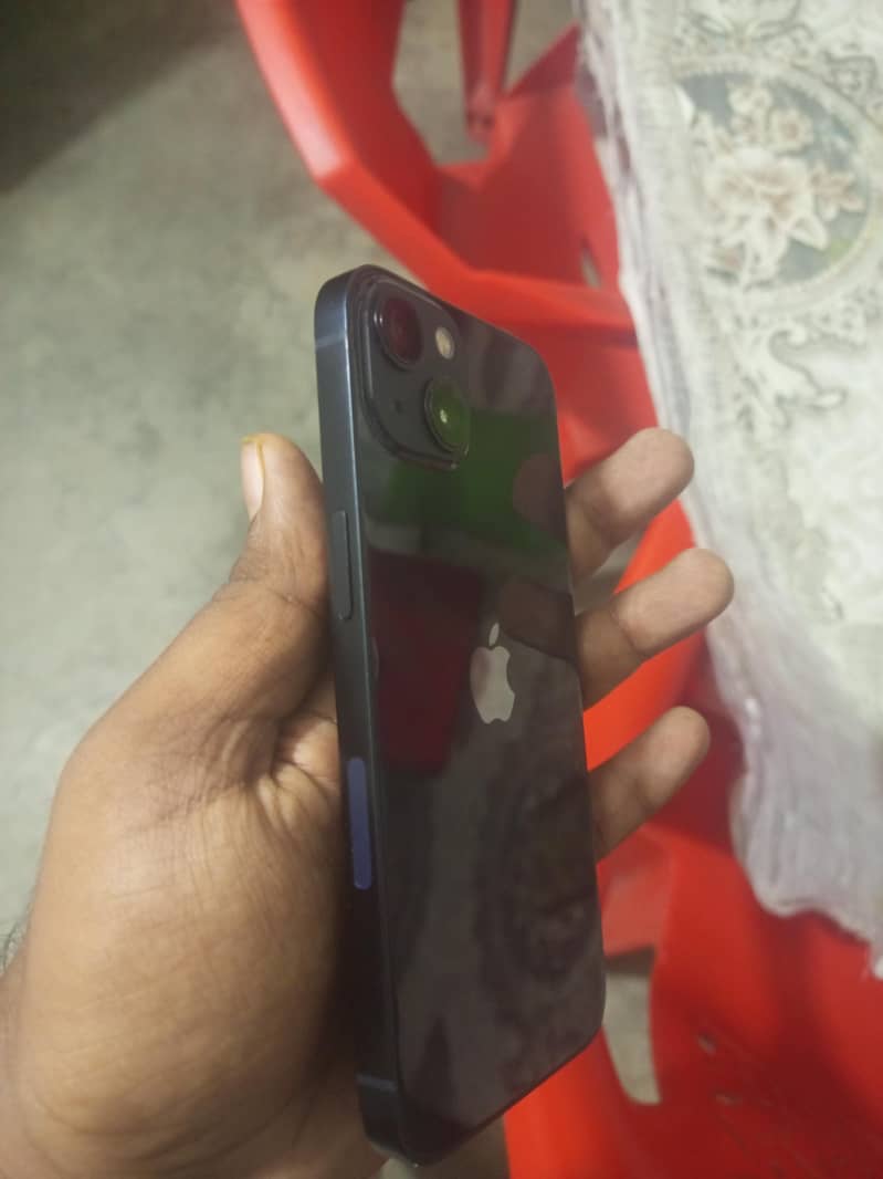 Apple iPhone 13 4