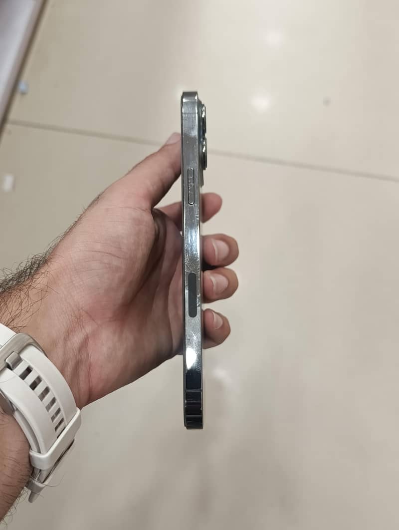 Apple iPhone 13 Pro Max 2
