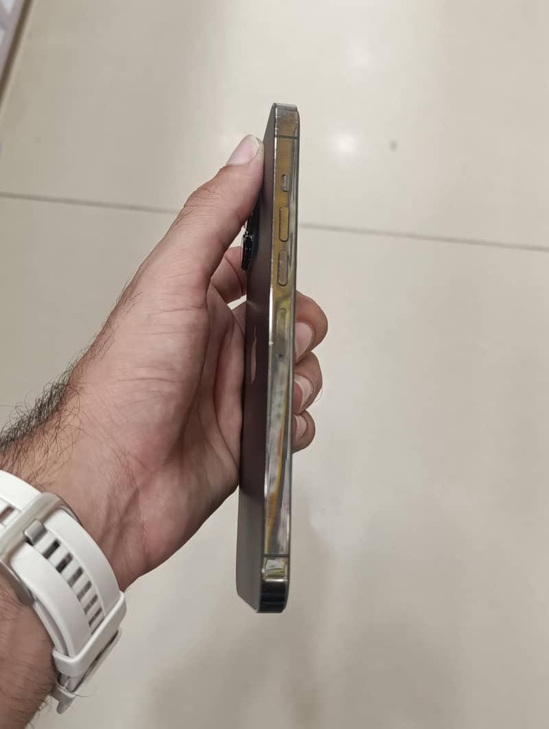 Apple iPhone 13 Pro Max 4