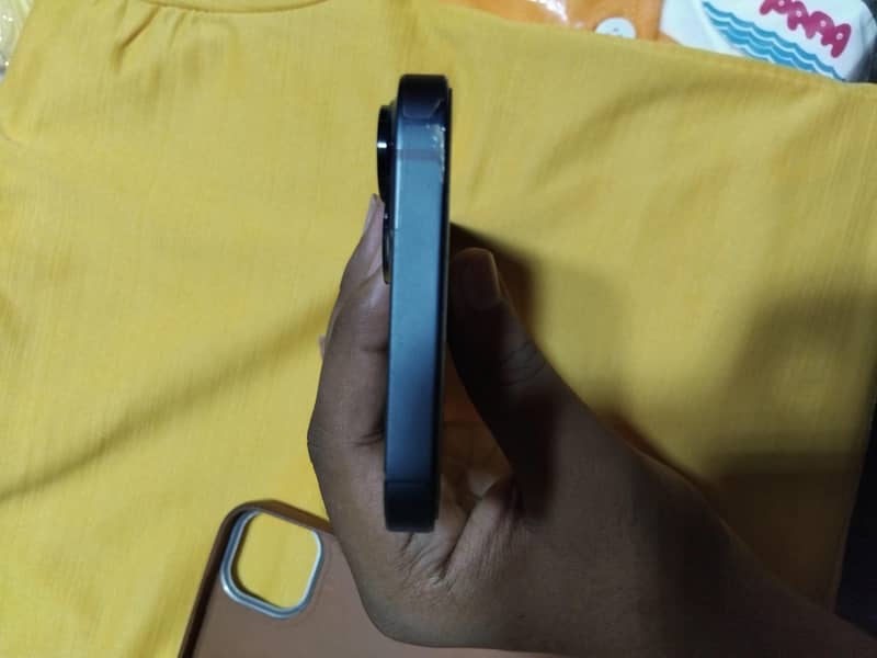 Apple iPhone 13 2