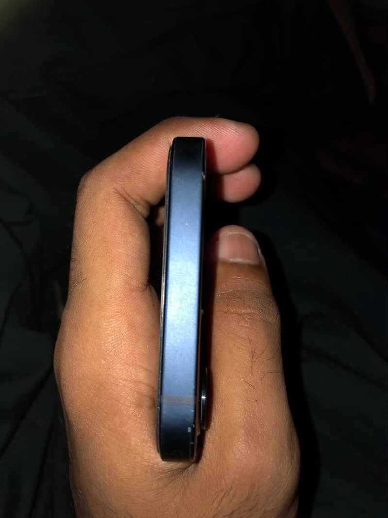 Apple iPhone 12 6