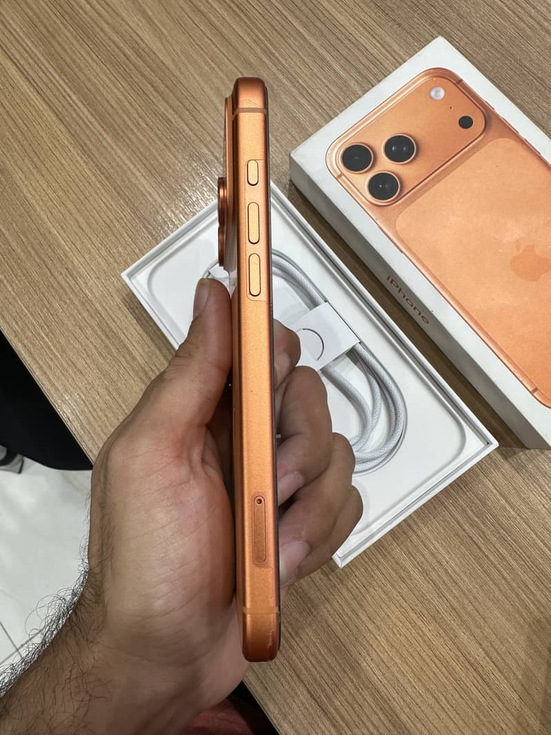 Apple iPhone 17 Pro Max 2