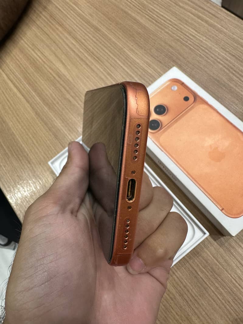 Apple iPhone 17 Pro Max 4