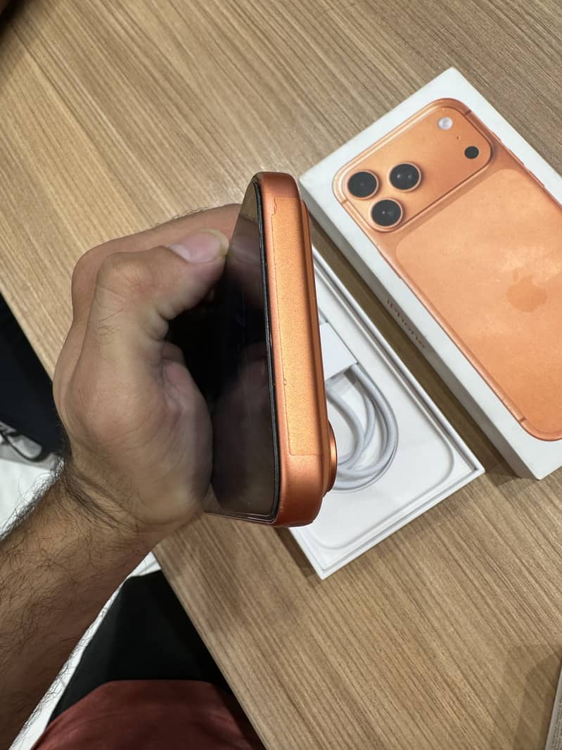 Apple iPhone 17 Pro Max 5