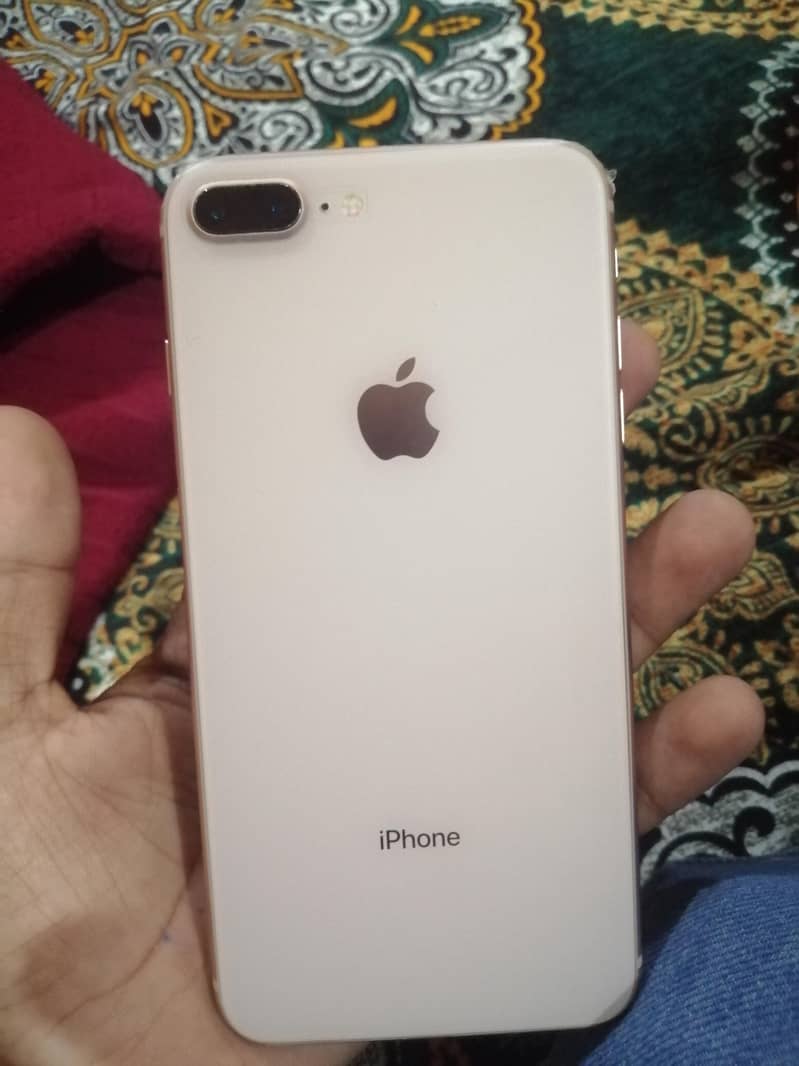 Apple iPhone 8 Plus 1