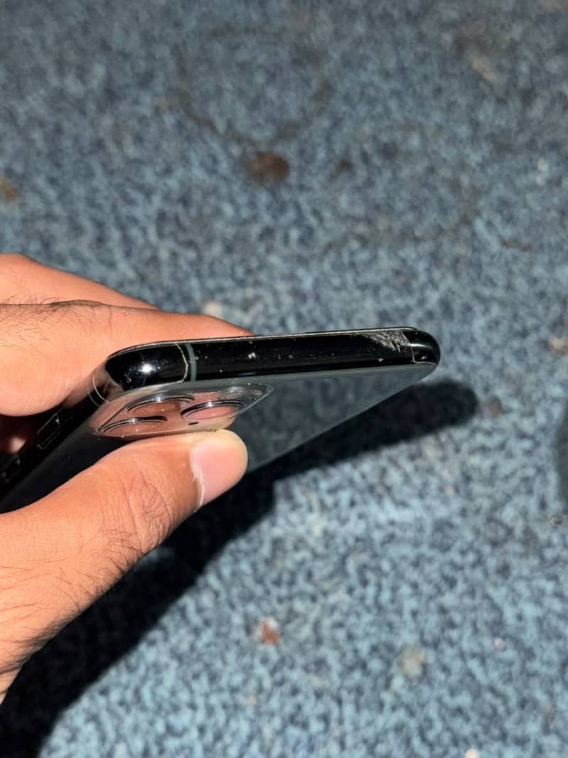 Apple iPhone 11 Pro 2