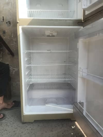 Dawlance Medium size Refrigerator