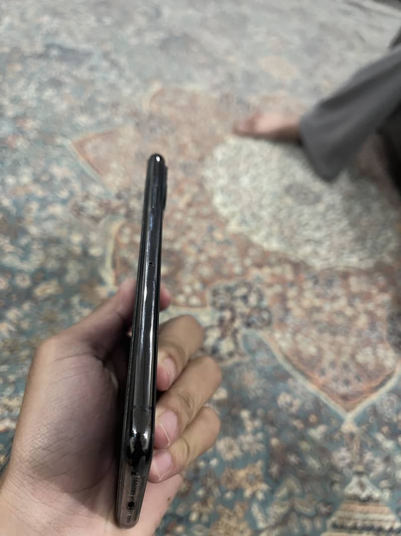 Apple iPhone 11 Pro Max 2