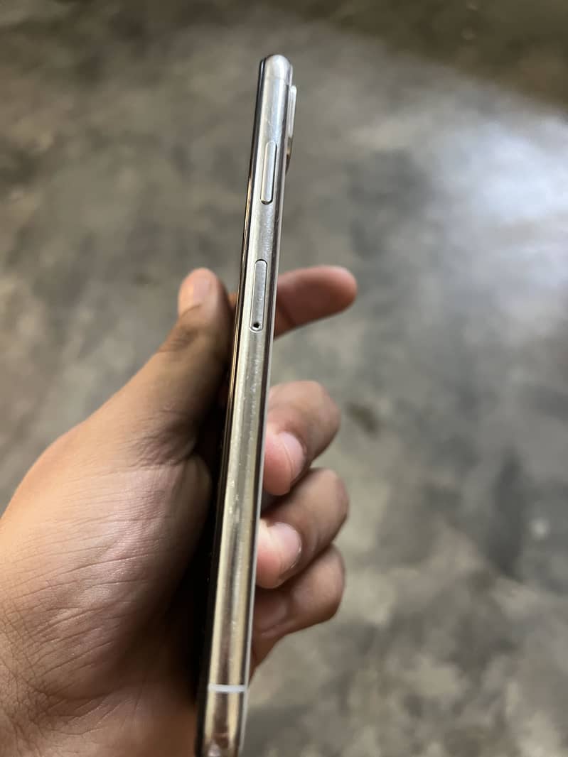 Apple iPhone XS Max 2