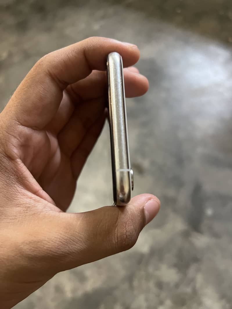 Apple iPhone XS Max 5