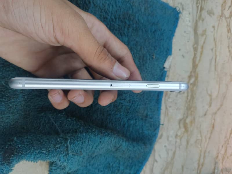 Apple iPhone 8 3