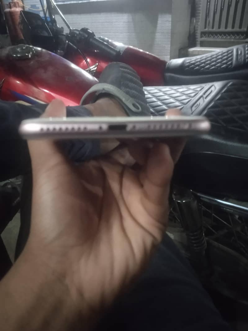 Apple iPhone 7 Plus 1