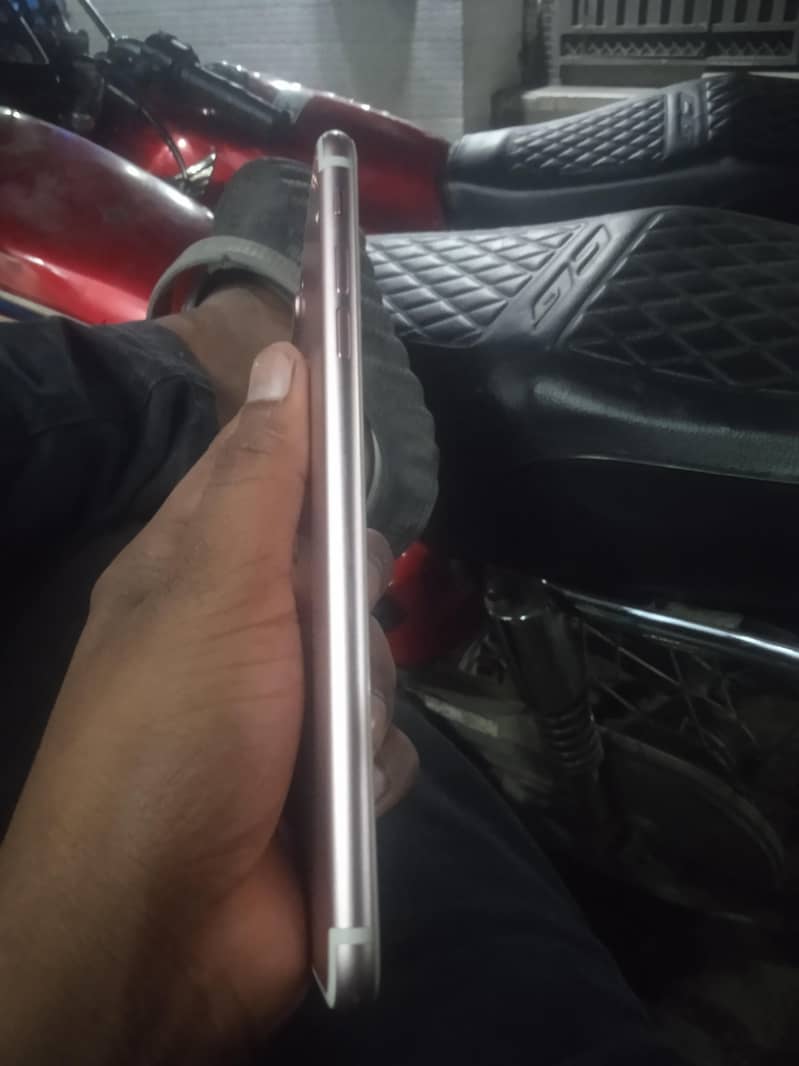 Apple iPhone 7 Plus 2