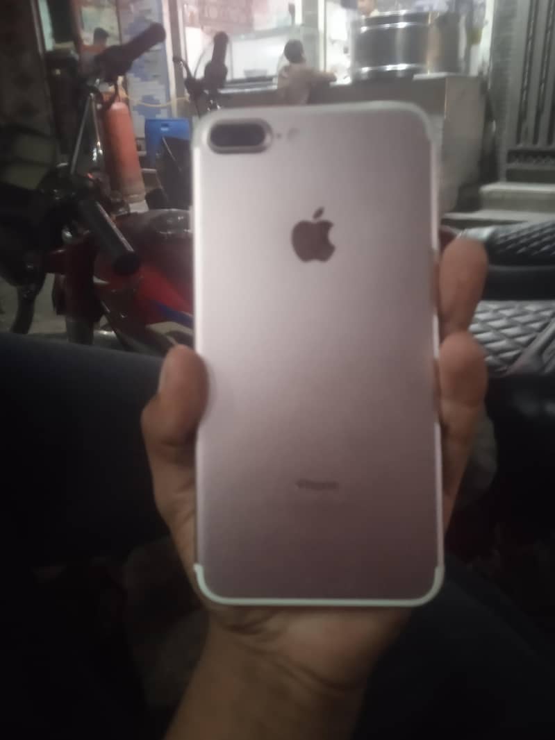 Apple iPhone 7 Plus 3