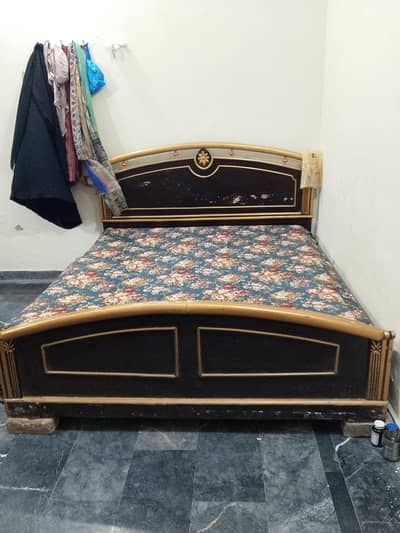 bed wooden