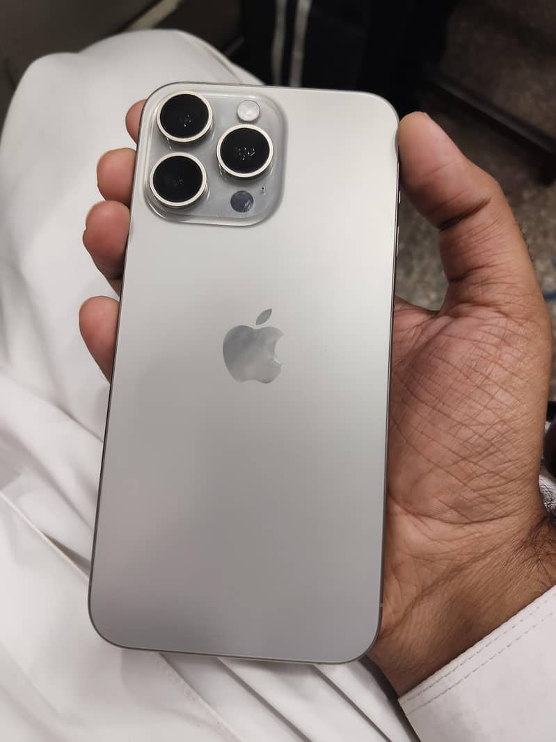 Apple iPhone 15 Pro Max 0