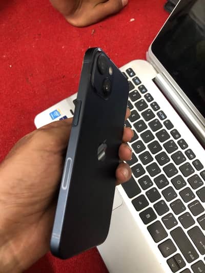 Apple iPhone 13