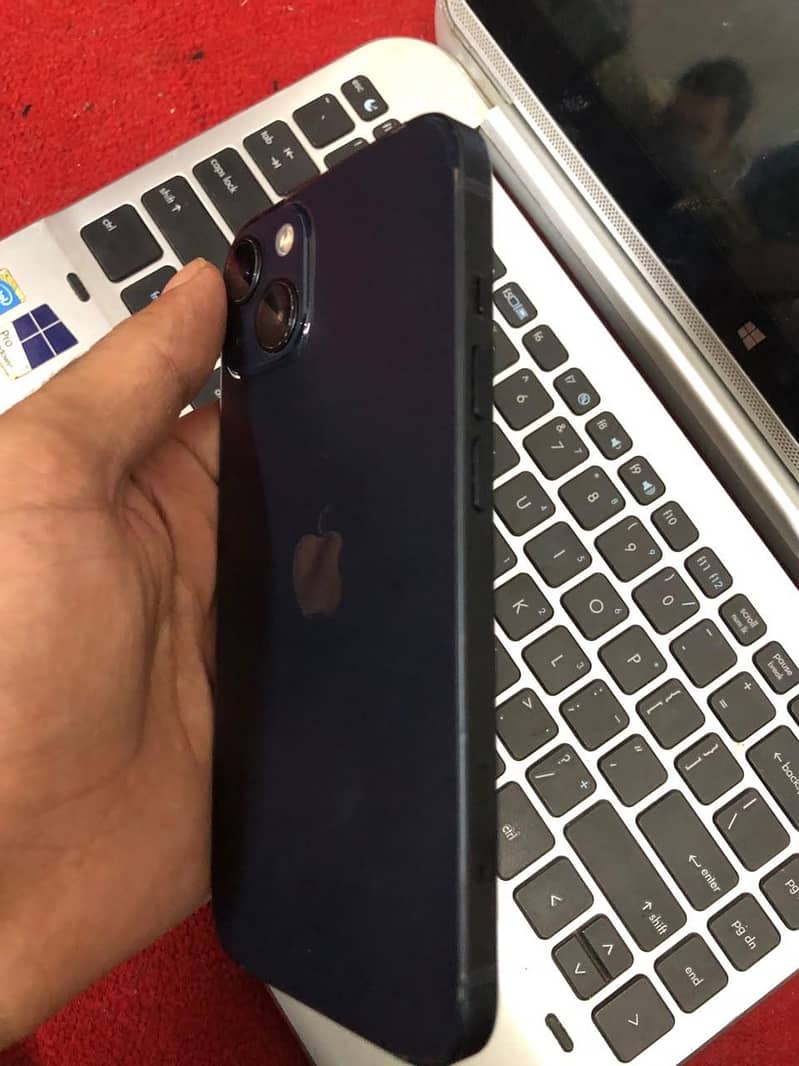 Apple iPhone 13 1