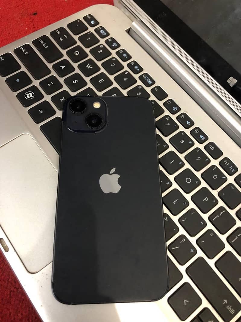 Apple iPhone 13 2