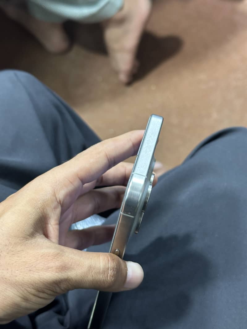 Apple iPhone 15 Pro Max HK model 3