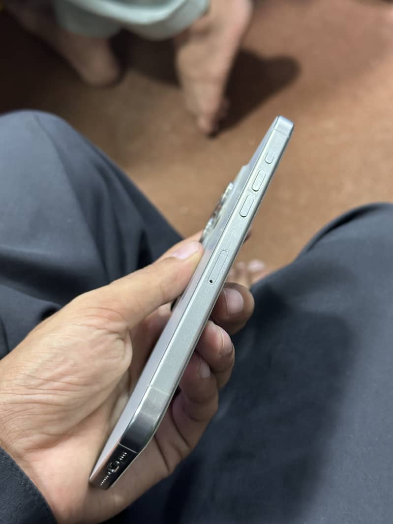 Apple iPhone 15 Pro Max HK model 5