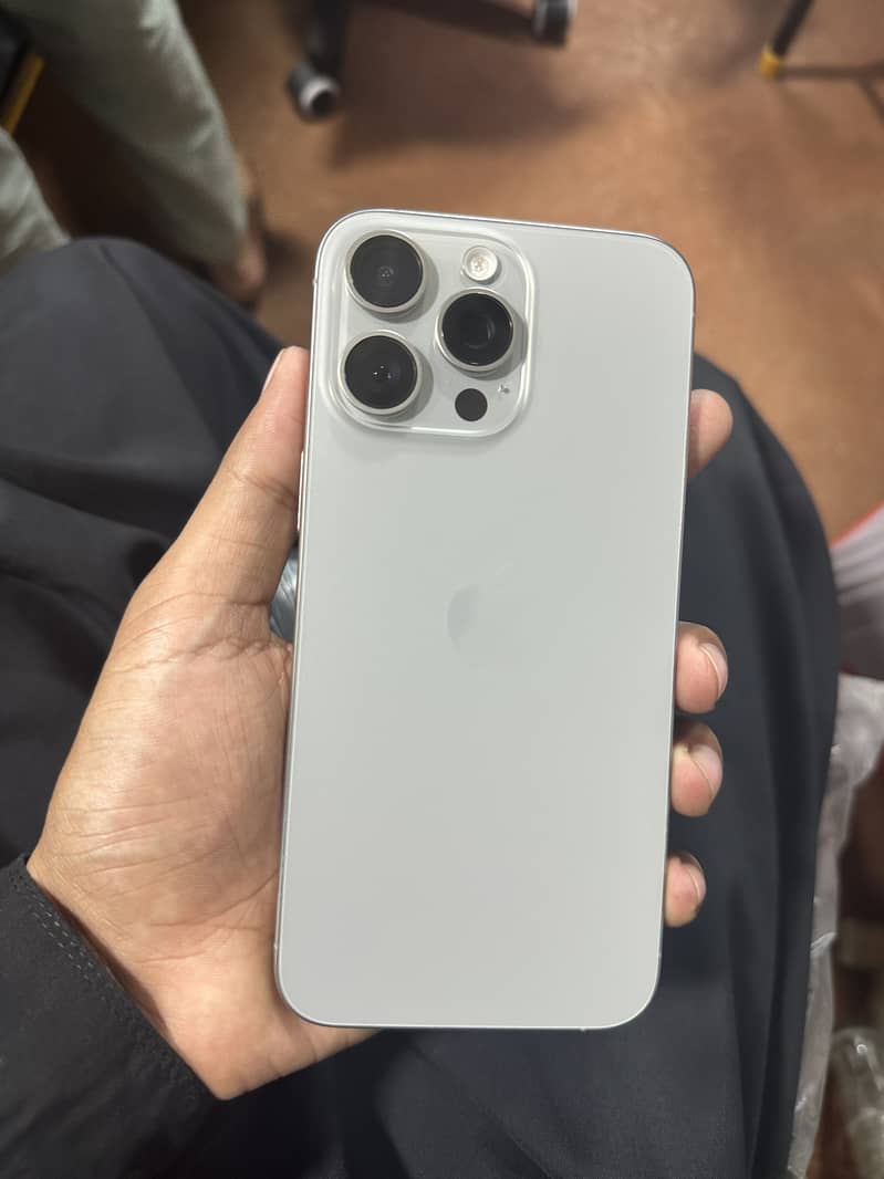Apple iPhone 15 Pro Max HK model 7