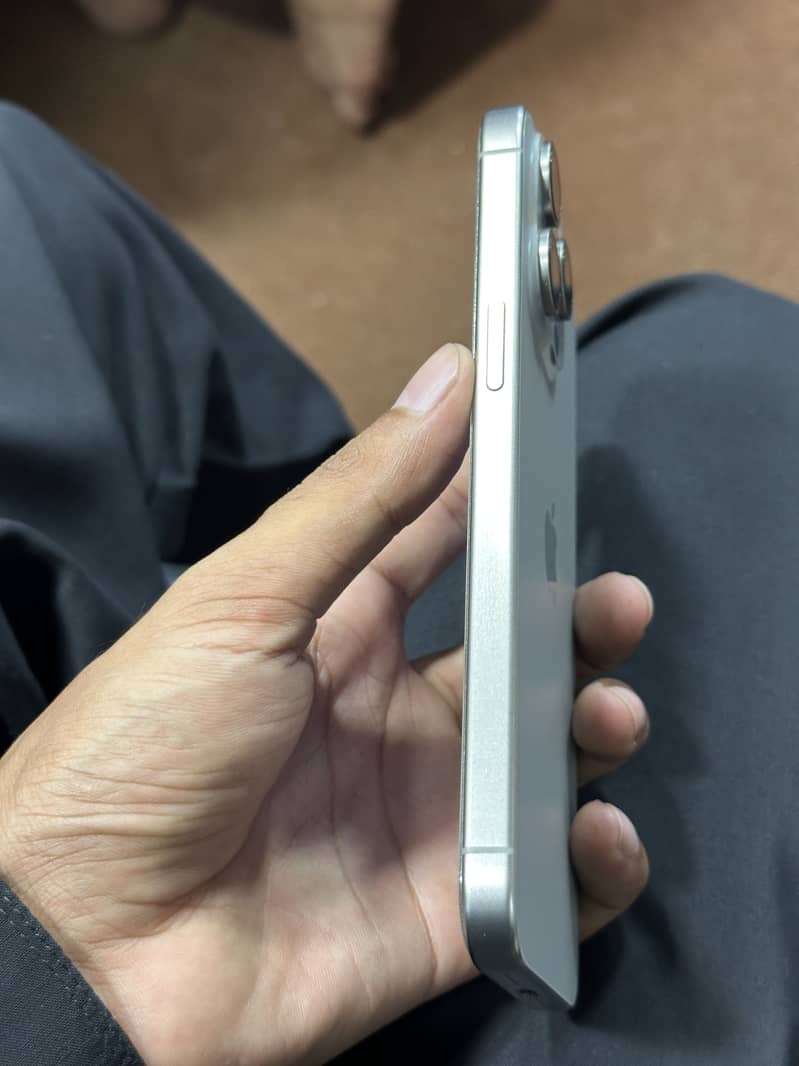 Apple iPhone 15 Pro Max HK model 8