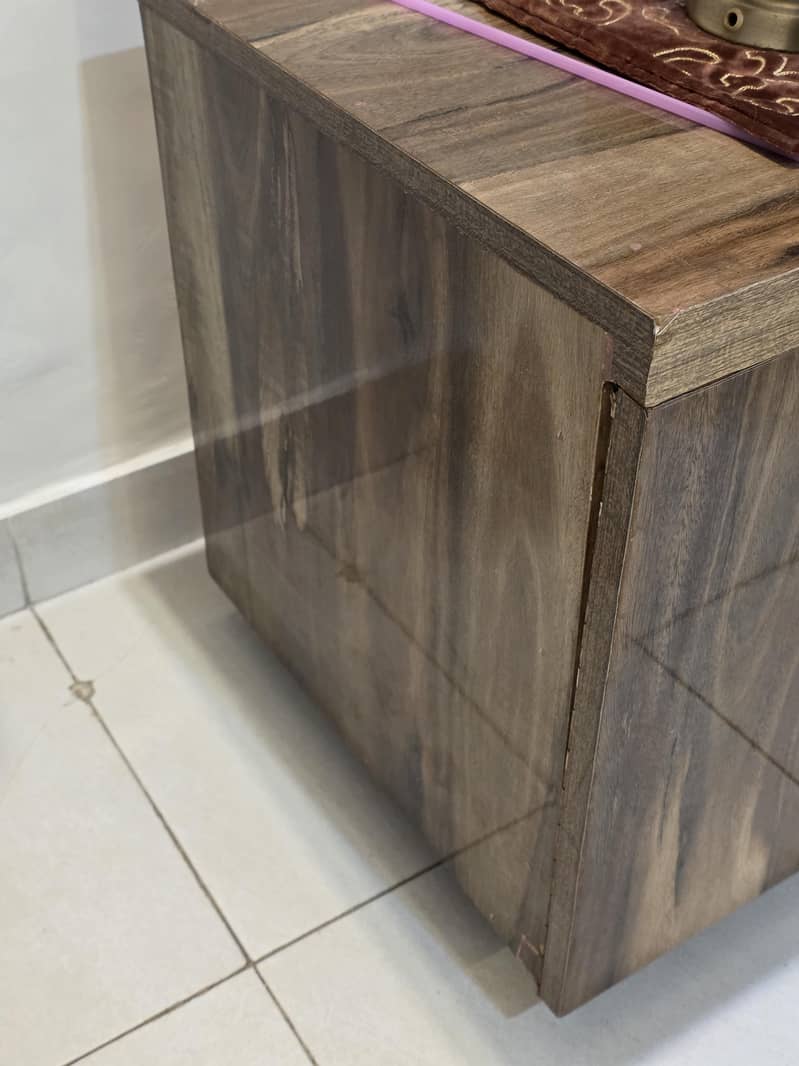 TV Console 4