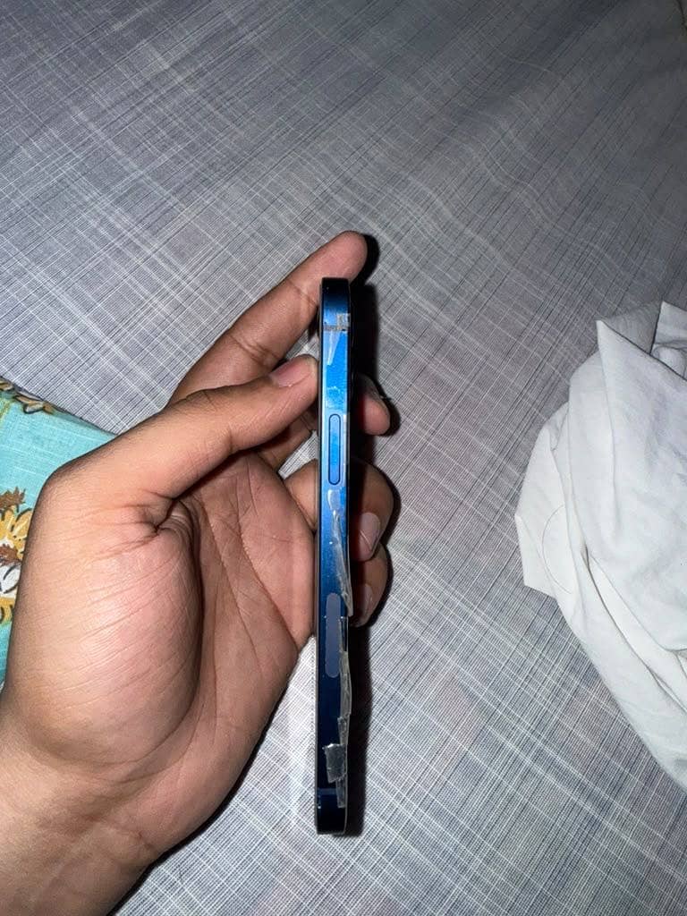 Apple iPhone 12 3