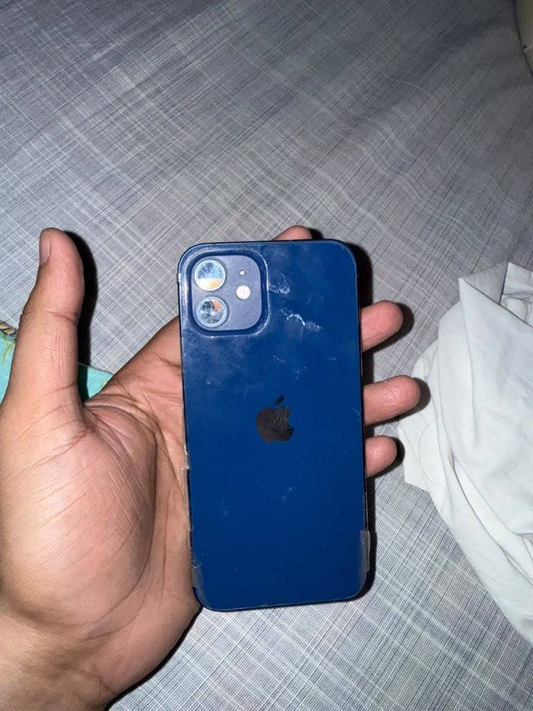 Apple iPhone 12 4