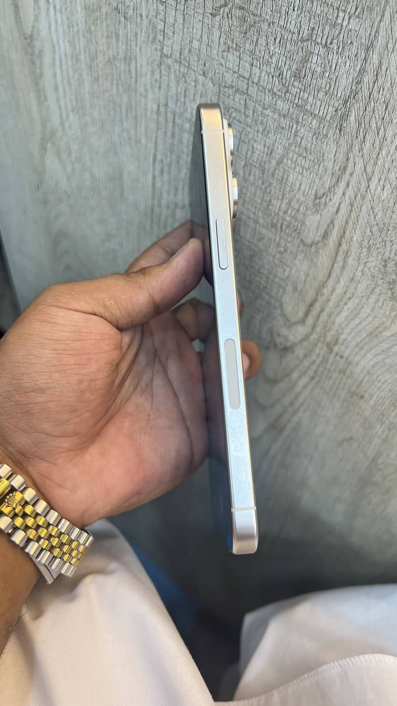 Apple iPhone 15 Pro Max 3