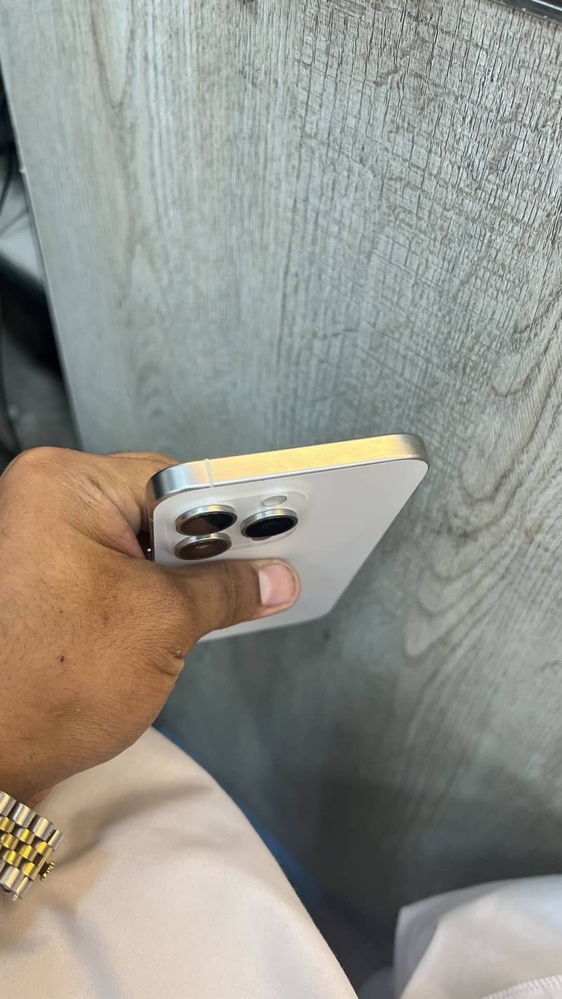 Apple iPhone 15 Pro Max 5