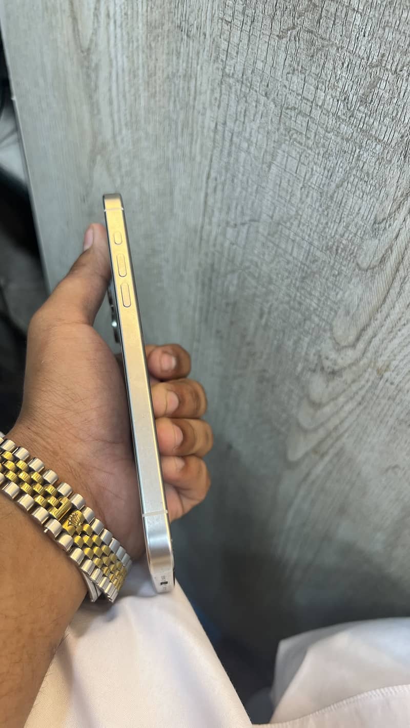 Apple iPhone 15 Pro Max 6